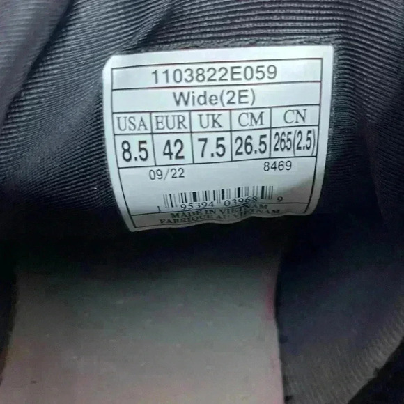 Brooks Mens Black sneakers main image 4